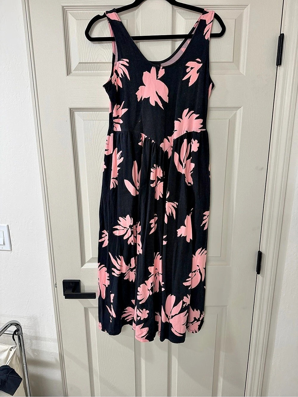 Who What Wear Floral Midi Dress *with pockets in Black & Pink